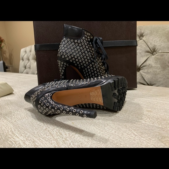 Alaia eyelets details booties - Picture 14 of 15